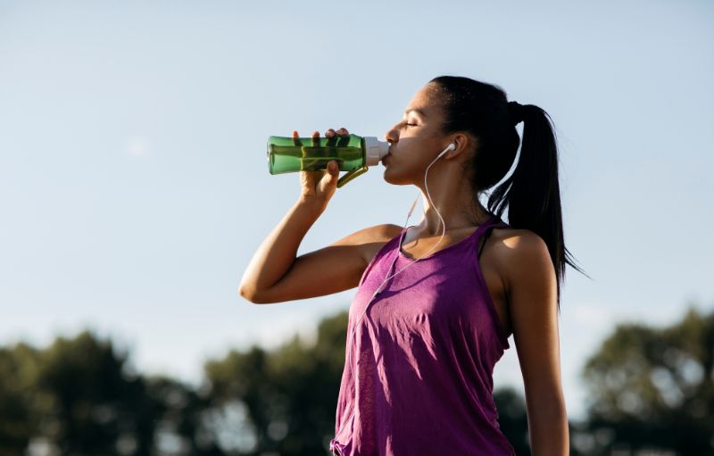 Cuánta agua hay que beber al díacial de lavanda, propiedades y beneficios